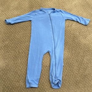 Kyte Baby long sleeve zippered romper in periwinkle
